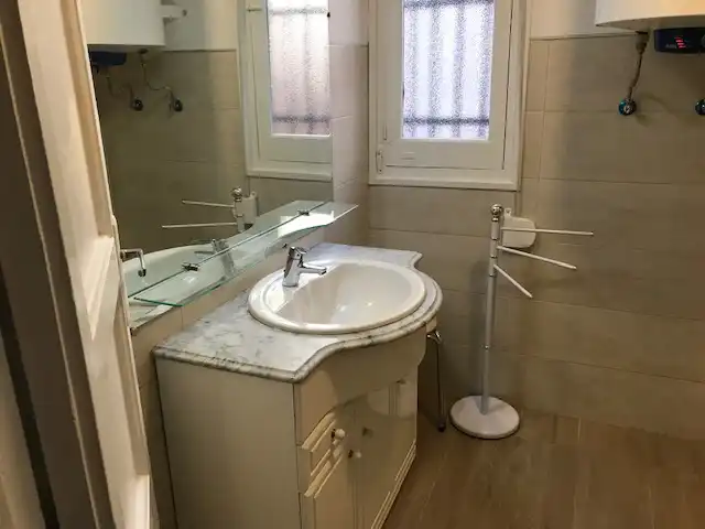Bathroom of Flat for rent in Madrid  with Heating, Furnished and Oven