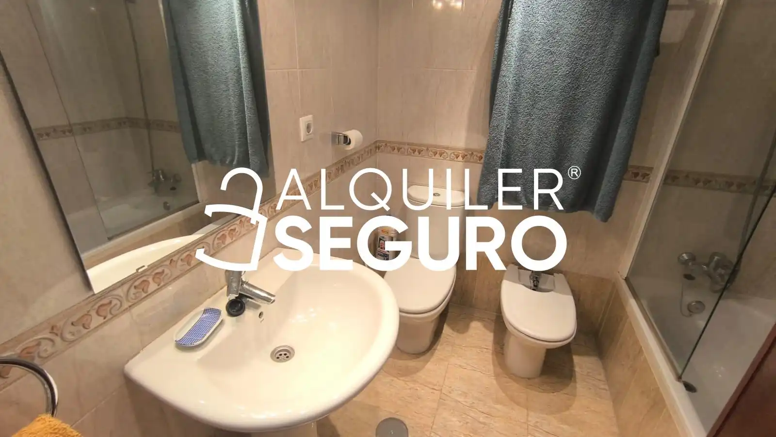 Bathroom of Flat for rent in Sevilla  with Air Conditioner and Furnished