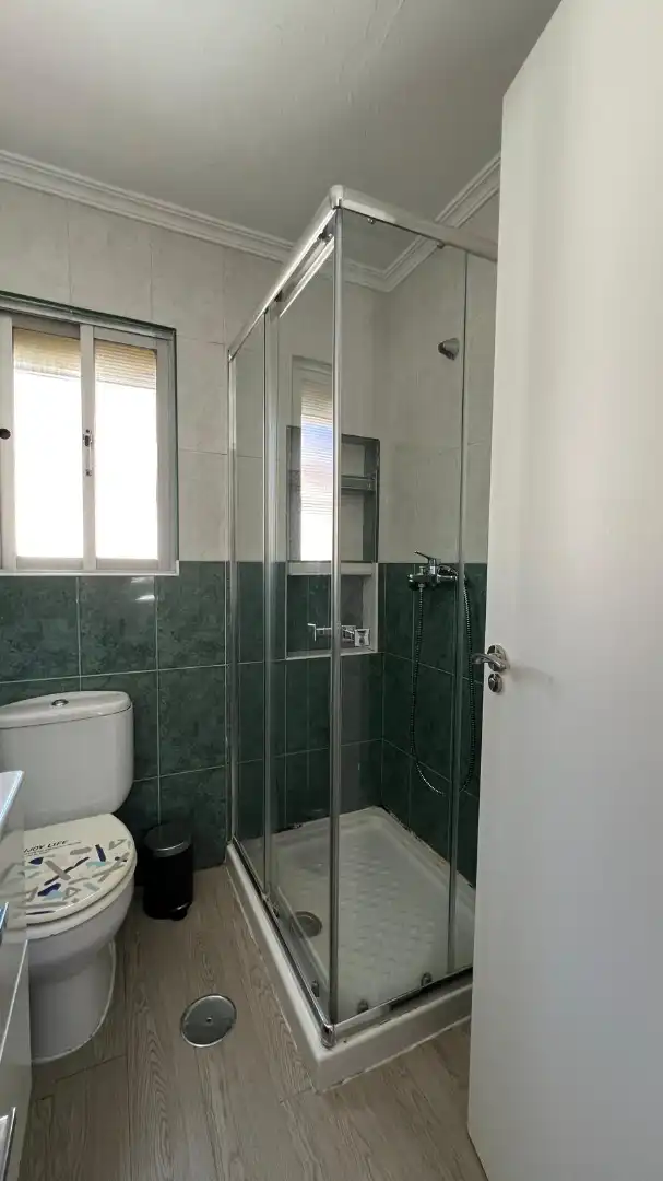 Badezimmer von Wohnungen zum Verkauf in Málaga mit Klimaanlage, Heizung und Möbliert