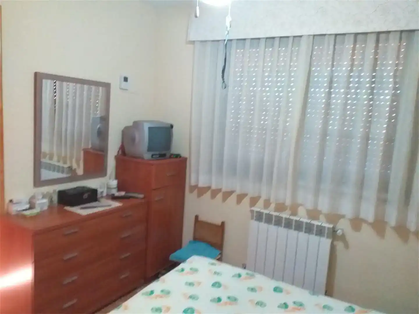 Habitación de Casa adosada en venta en Villavaliente con Parquet, Trastero y Amueblado