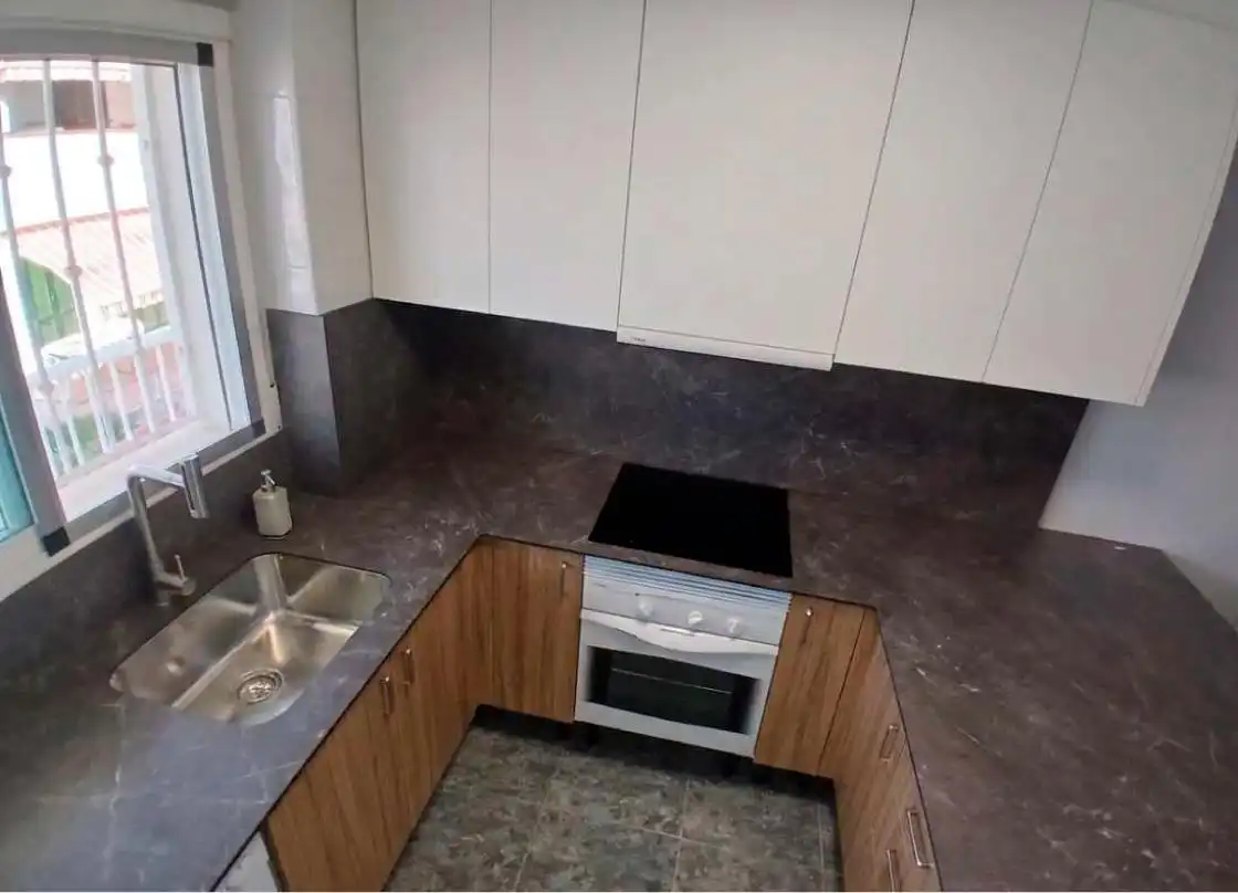 Cuina de Apartament de lloguer en Vinaròs amb Terrassa, Moblat i Piscina comunitària