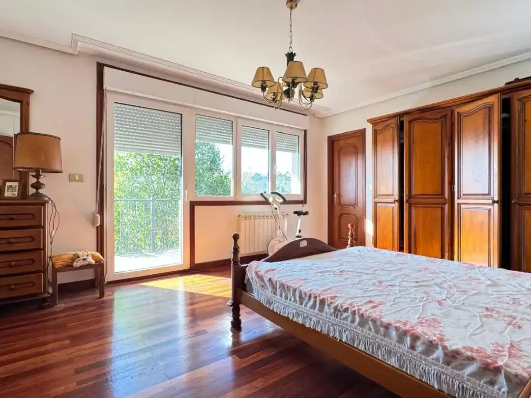 Dormitori de Casa o xalet en venda en Cangas  amb Aire condicionat i Balcó