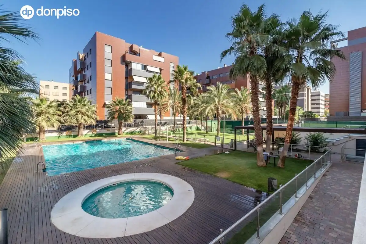 Flat with pool for sale in Calle EMIR 1