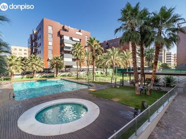 Pis amb piscina en venda a Calle EMIR 1