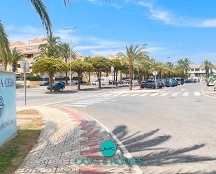 Vista exterior de Local en venda en La Manga del Mar Menor