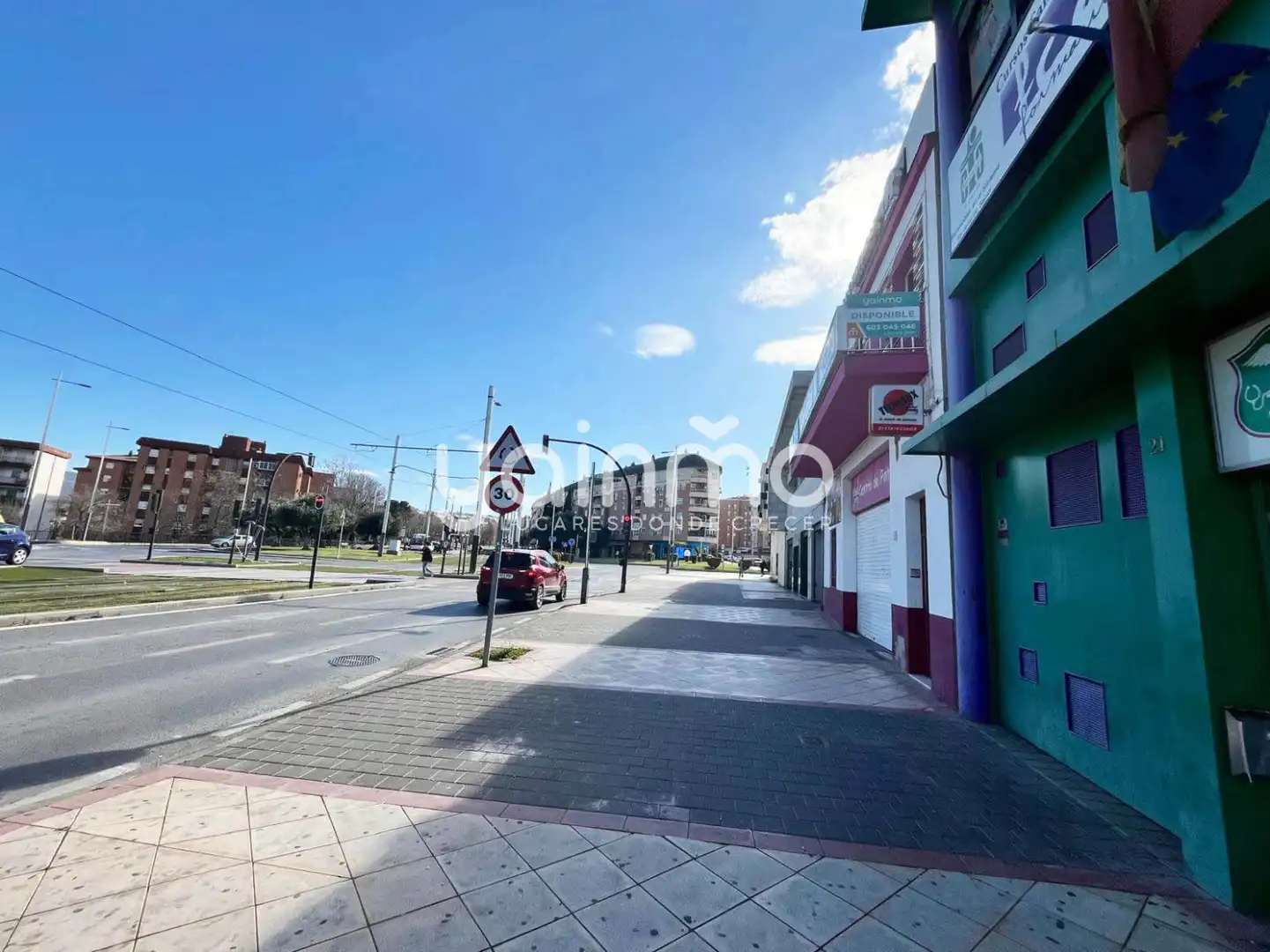 Außenansicht von Fabrikhallen zur Miete in Jaén