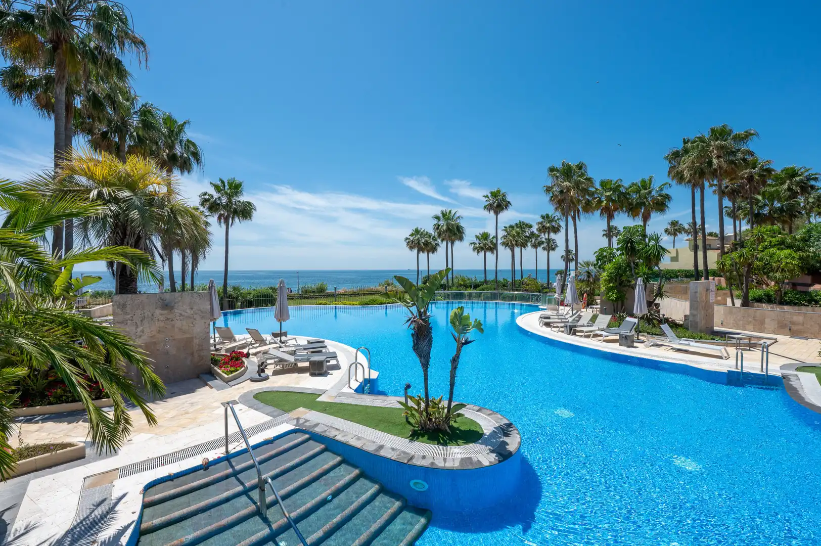 Piscina de Apartamento de alquiler en Estepona con Aire acondicionado, Terraza y Piscina