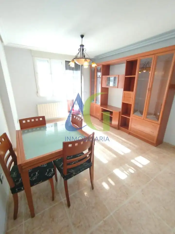 Comedor de Piso en venta en San Andrés del Rabanedo con Calefacción, Parquet y Trastero