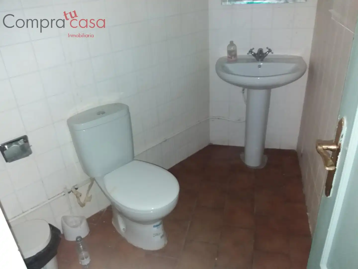 Bathroom of Commercial properties for rent in Segovia  with Air Conditioner