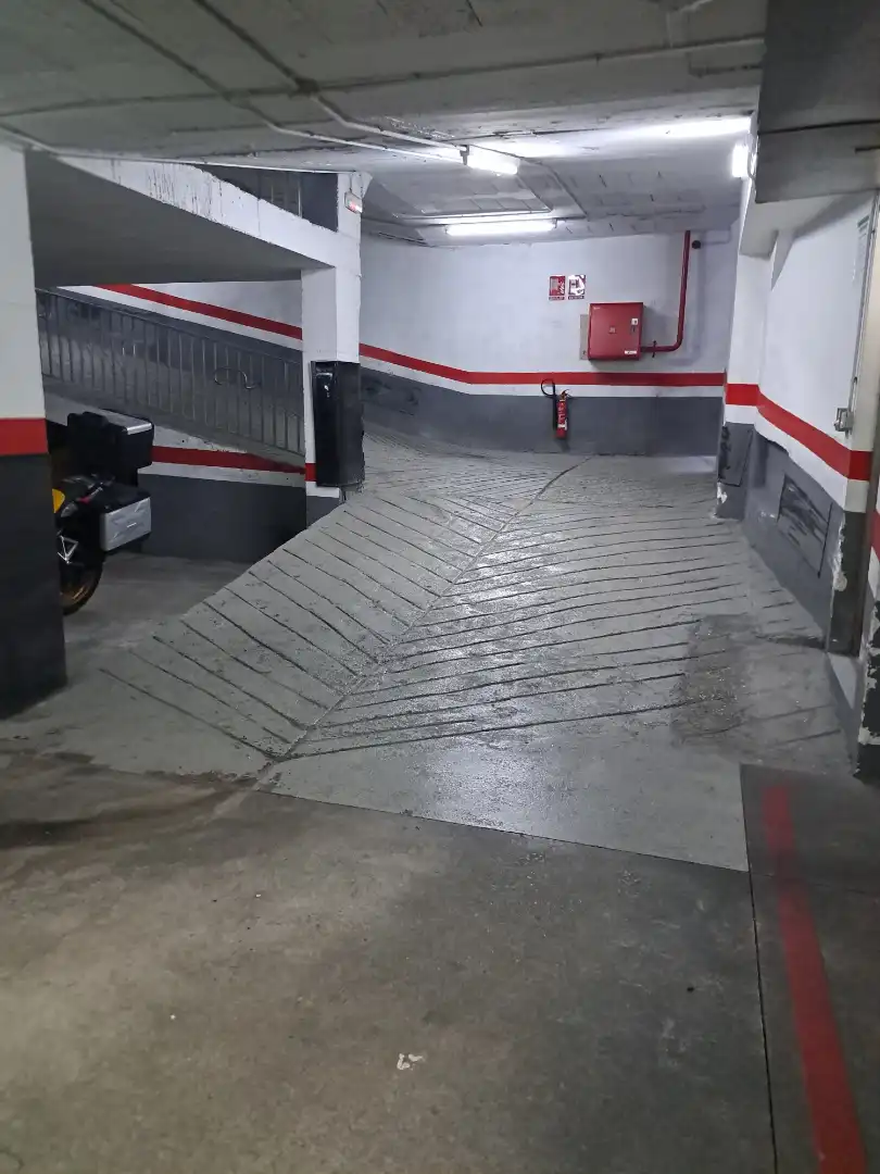 Garage zur Miete in Passatge de Roura, El Camp de l'Arpa del Clot