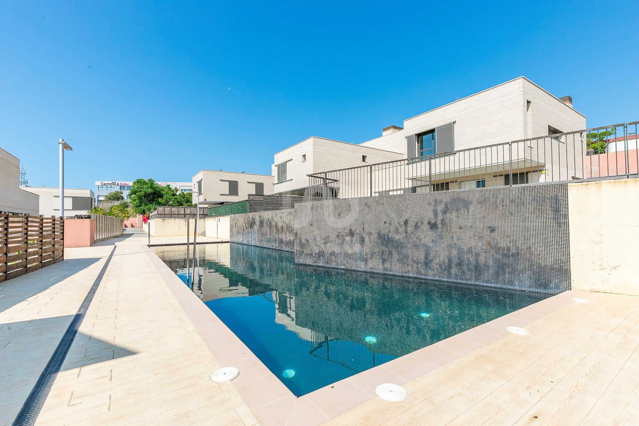 Piscina de Casa o xalet en venda en Mataró amb Aire condicionat, Calefacció i Terrassa