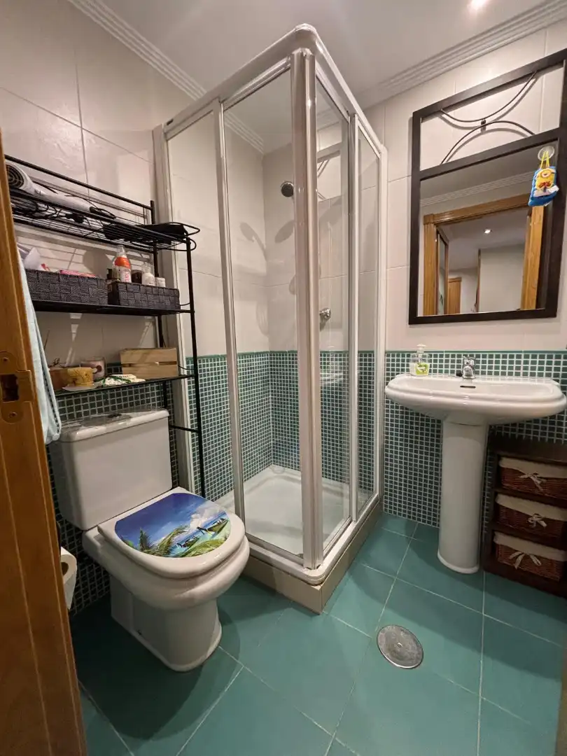 Baño de Piso en venta en Oviedo  con Calefacción, Parquet y Trastero