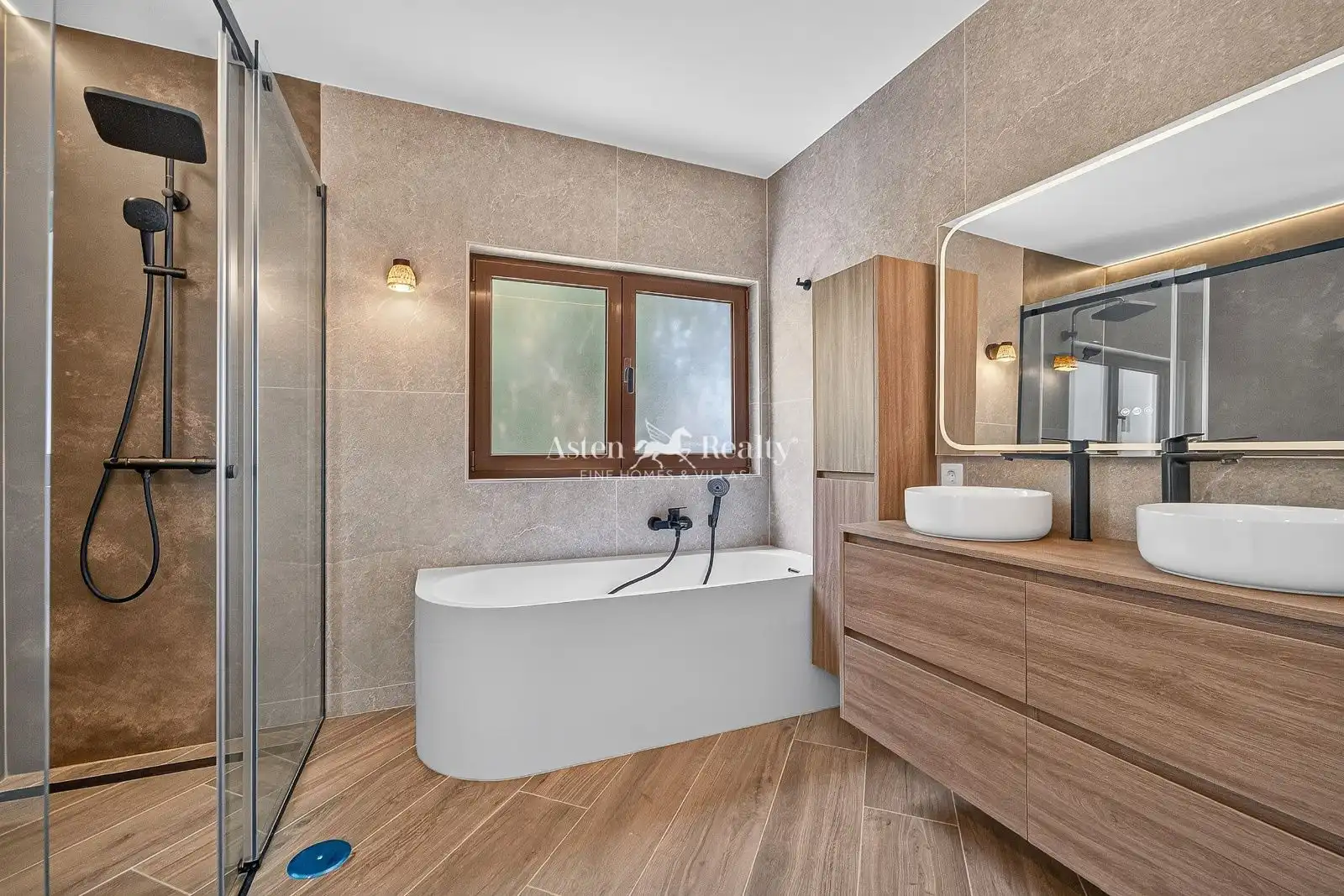 Bany de Casa o xalet en venda en Adeje amb Terrassa, Piscina i Alarma