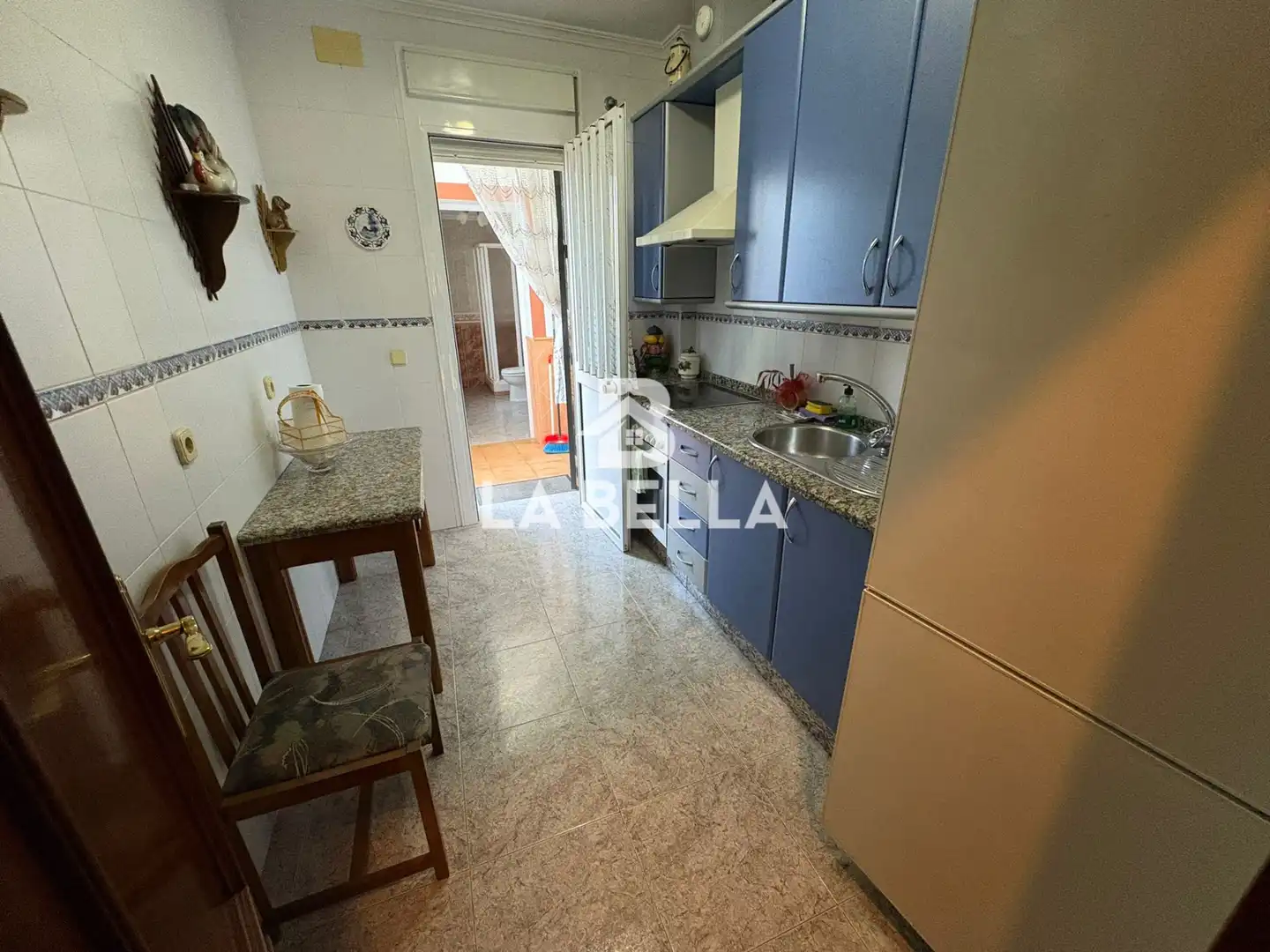 Cuina de Casa o xalet en venda en Sevilla amb Aire condicionat, Terrassa i Moblat