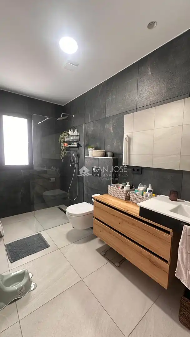 Bany de Casa o xalet de lloguer en Aspe amb Aire condicionat, Calefacció i Jardí privat