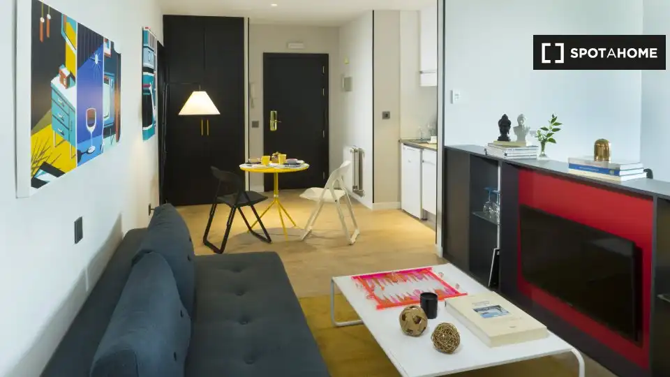 Sala d'estar de Pis de lloguer en Pozuelo de Alarcón amb Aire condicionat, Calefacció i Moblat