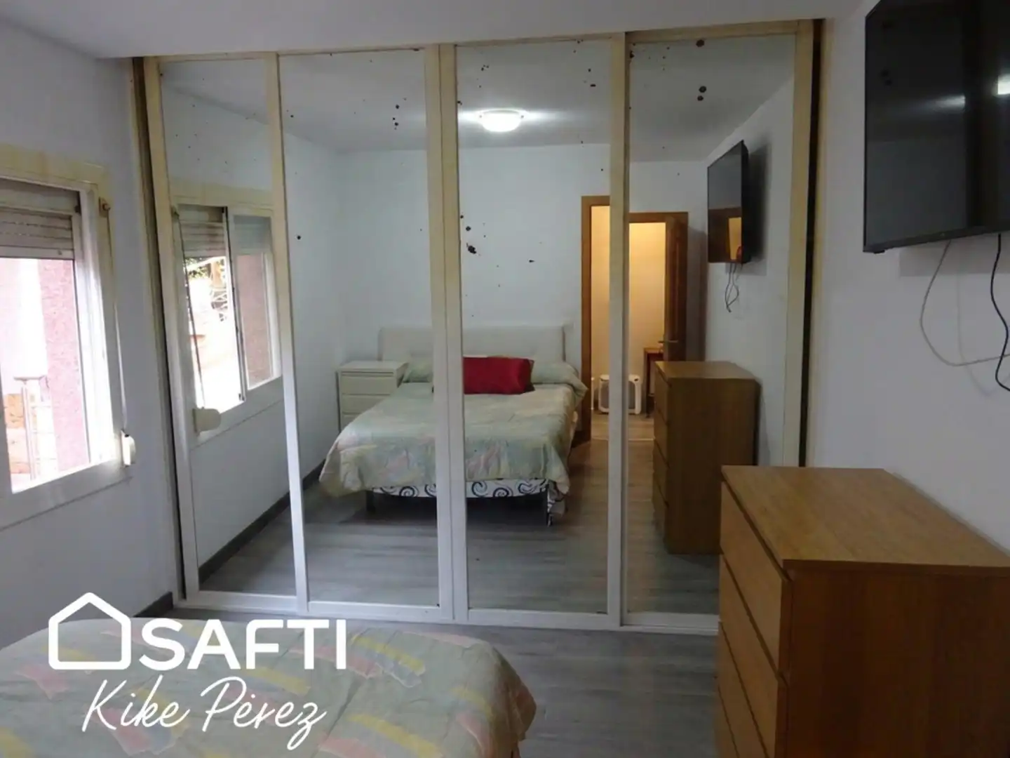 Dormitori de Casa o xalet en venda en Rubí amb Terrassa, Piscina i Moblat