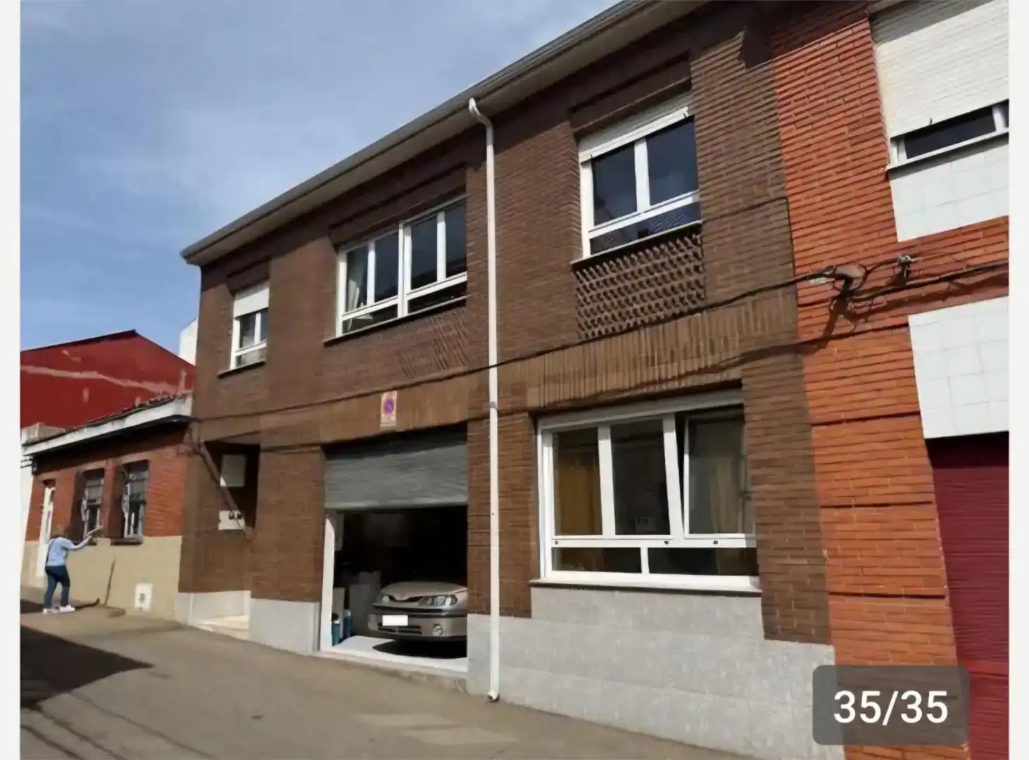 Vista exterior de Casa adosada en venta en León Capital  con Balcón