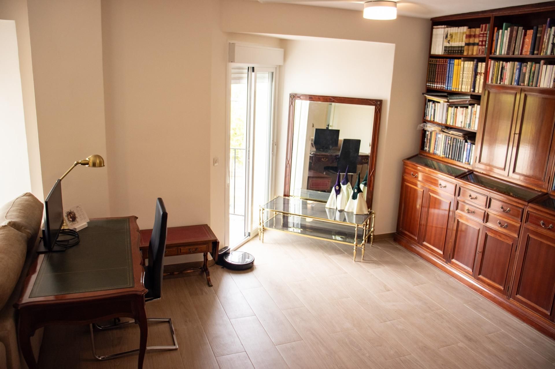 Bedroom of Flat for sale in  Sevilla Capital  with Balcony