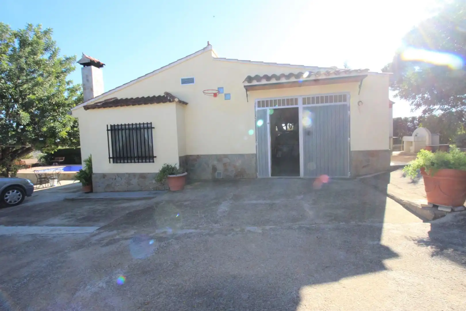Vista exterior de Casa o xalet en venda en Chiva amb Jardí privat, Terrassa i Traster