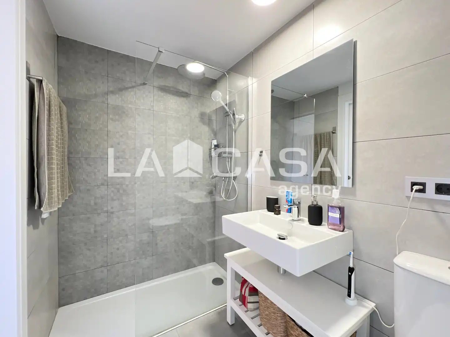 Bathroom of Flat for sale in Artigues - Llefià
