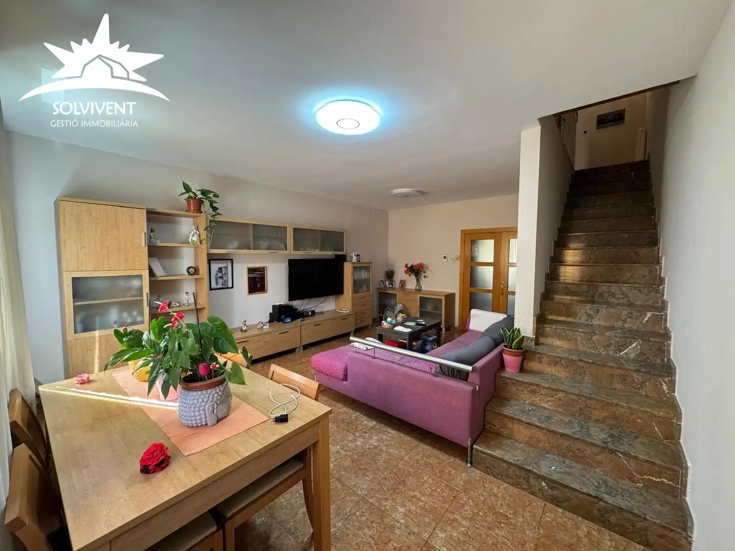 Sala de estar de Casa adosada en venta en La Palma de Cervelló con Aire acondicionado, Calefacción y Parquet