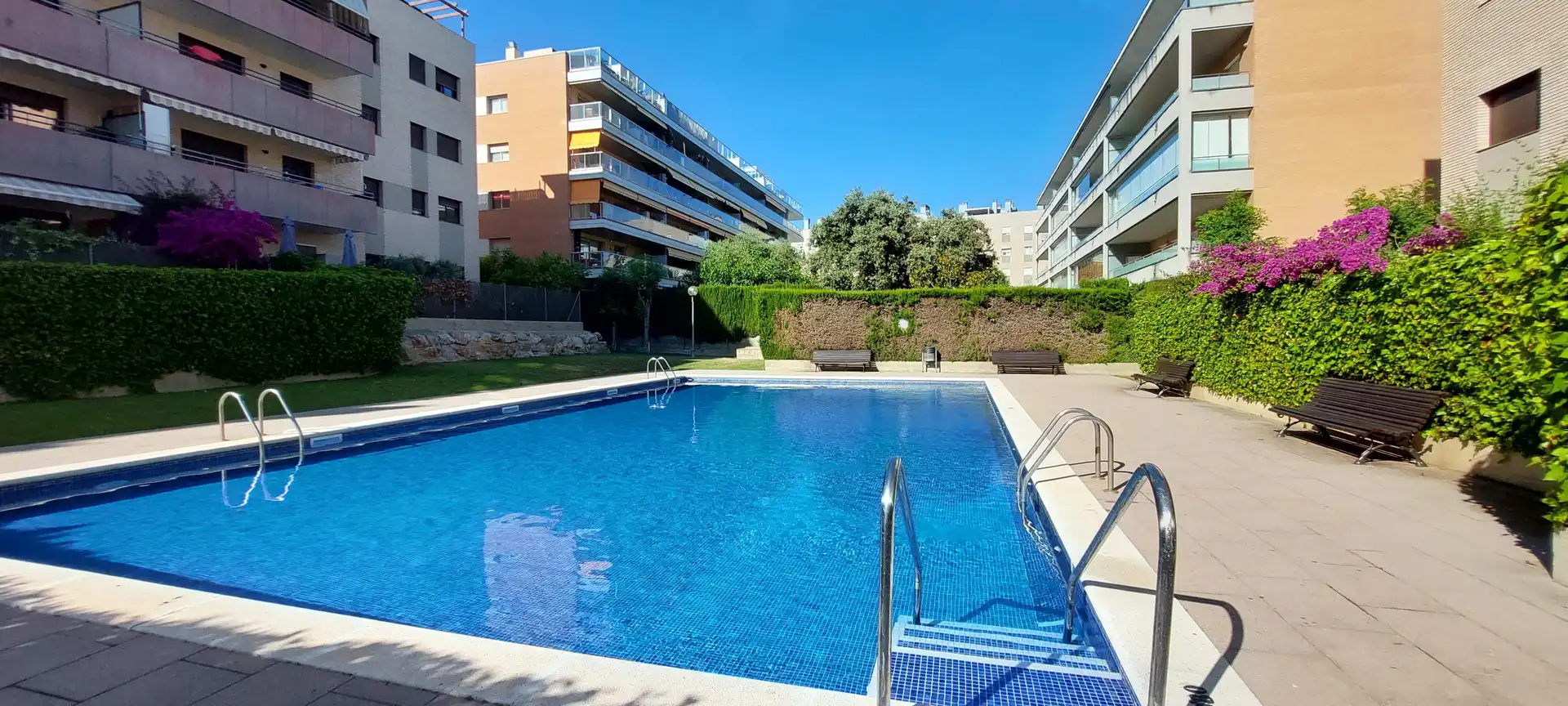Piscina de Planta baixa en venda en Salou amb Aire condicionat, Calefacció i Jardí privat