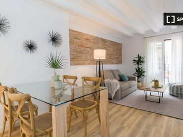 Appartamento con balcone in affitto a Ciutat Vella