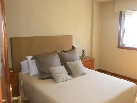 Habitación de Piso de alquiler en Vigo  con Calefacción, Parquet y Amueblado