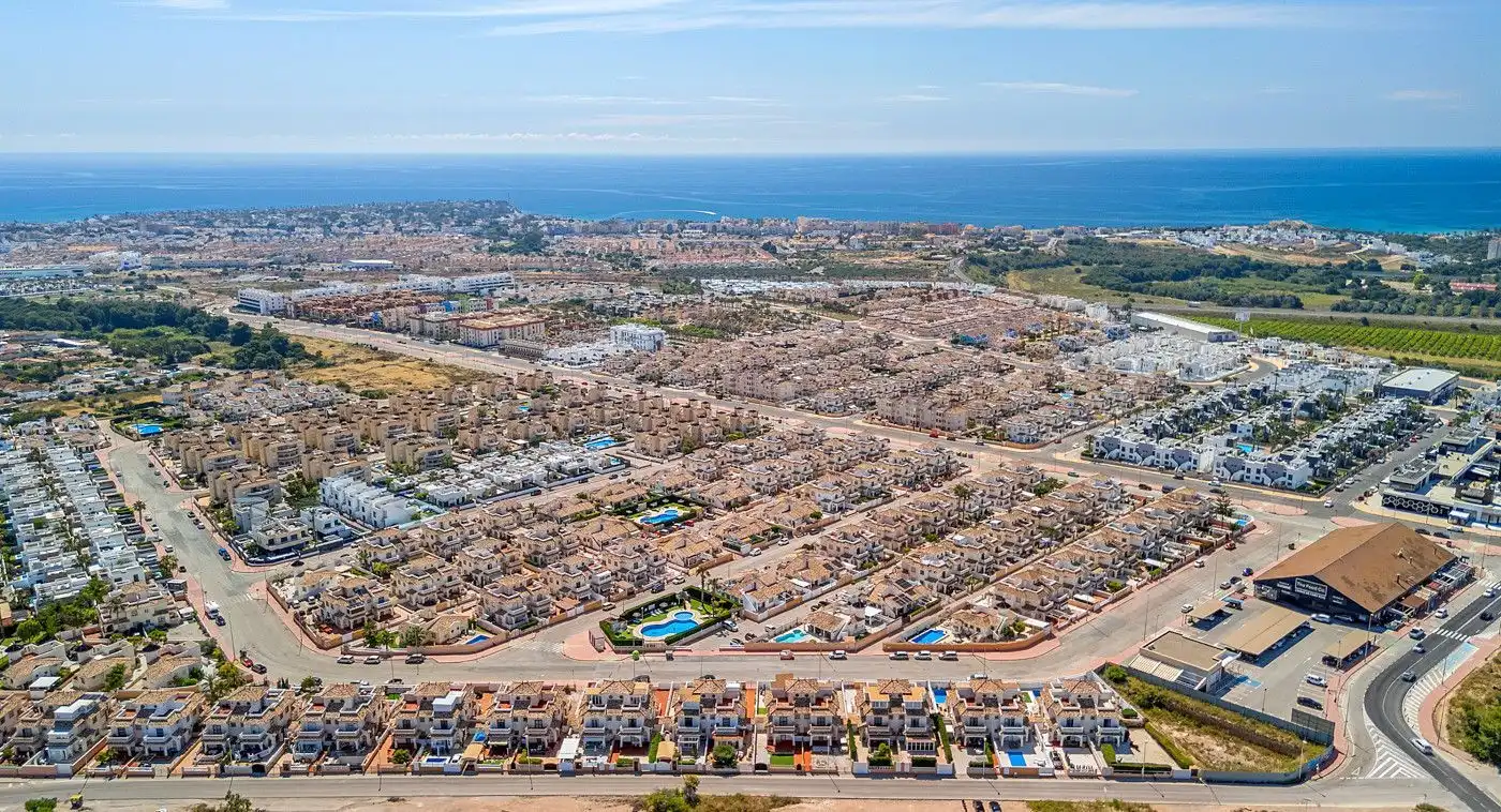 Vista exterior de Casa adosada en venta en Orihuela con Aire acondicionado, Jardín privado y Terraza