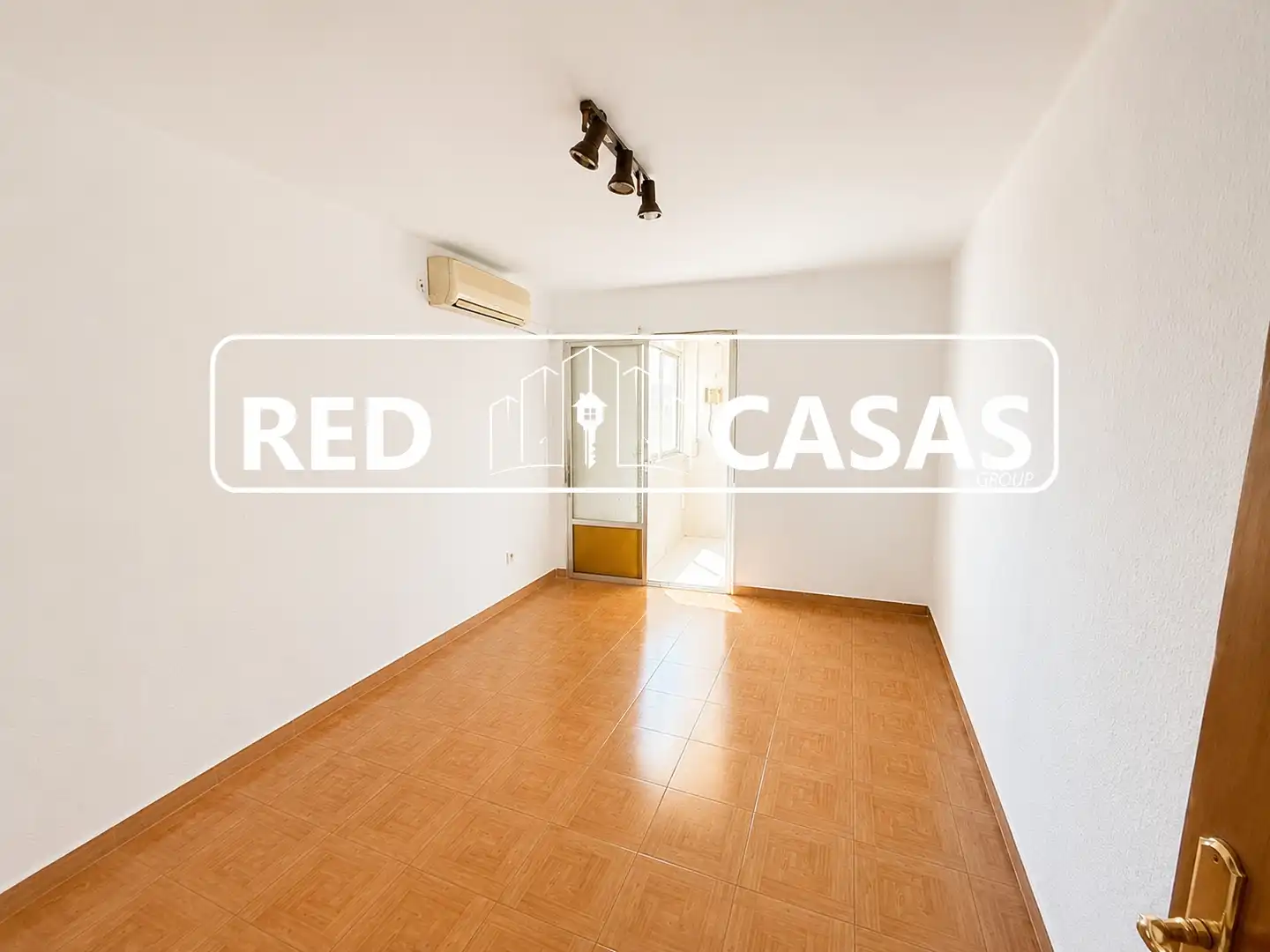 Exterior view of Flat for sale in L'Hospitalet de Llobregat  with Air Conditioner