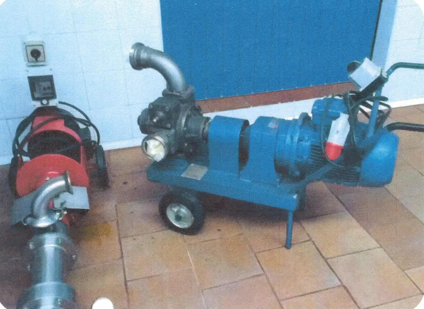 Garten von Fabrikhallen zum Verkauf in Villarrobledo