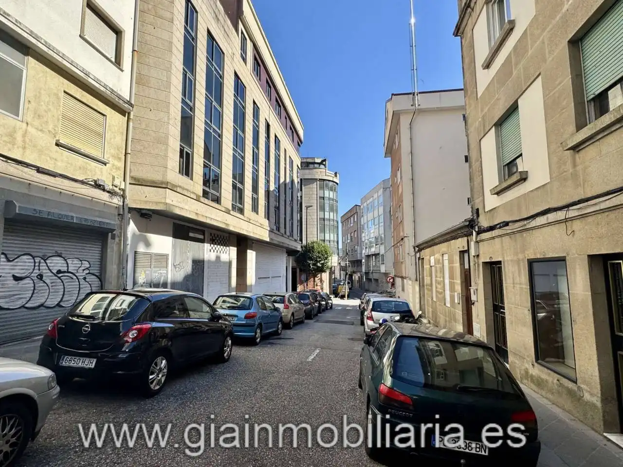Vista exterior de Edifici en venda en Vigo 
