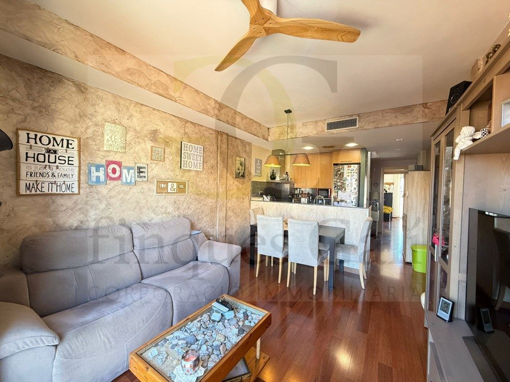 Sala d'estar de Dúplex en venda en Barberà del Vallès amb Aire condicionat i Balcó