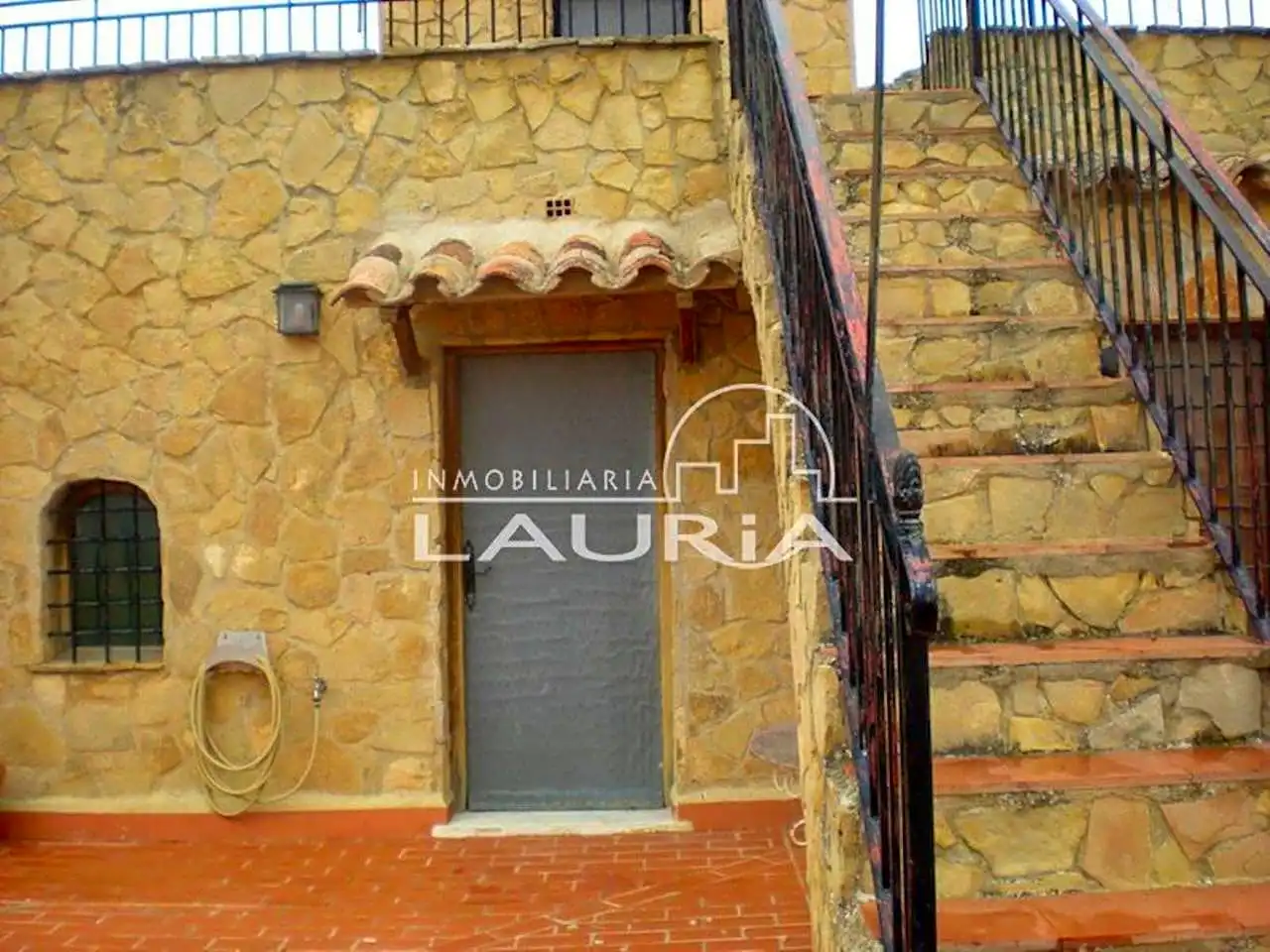 Exterior view of Houses for sale in Alpuente  with Air Conditioner and Terrace