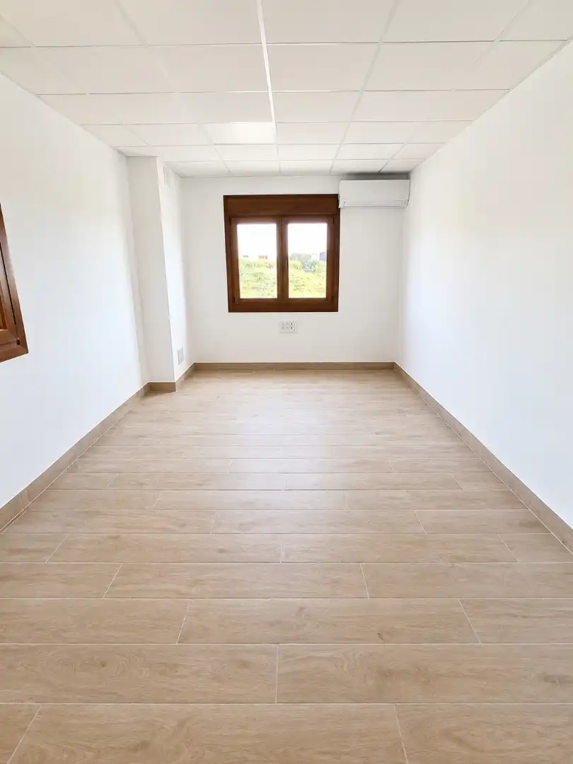 Schlafzimmer von Fabrikhallen zur Miete in Gijón  mit Heizung