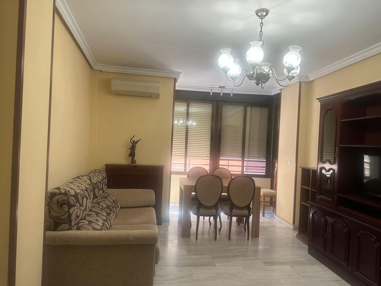 Sala de estar de Apartamento de alquiler en Ciudad Real Capital con Aire acondicionado, Calefacción y Amueblado
