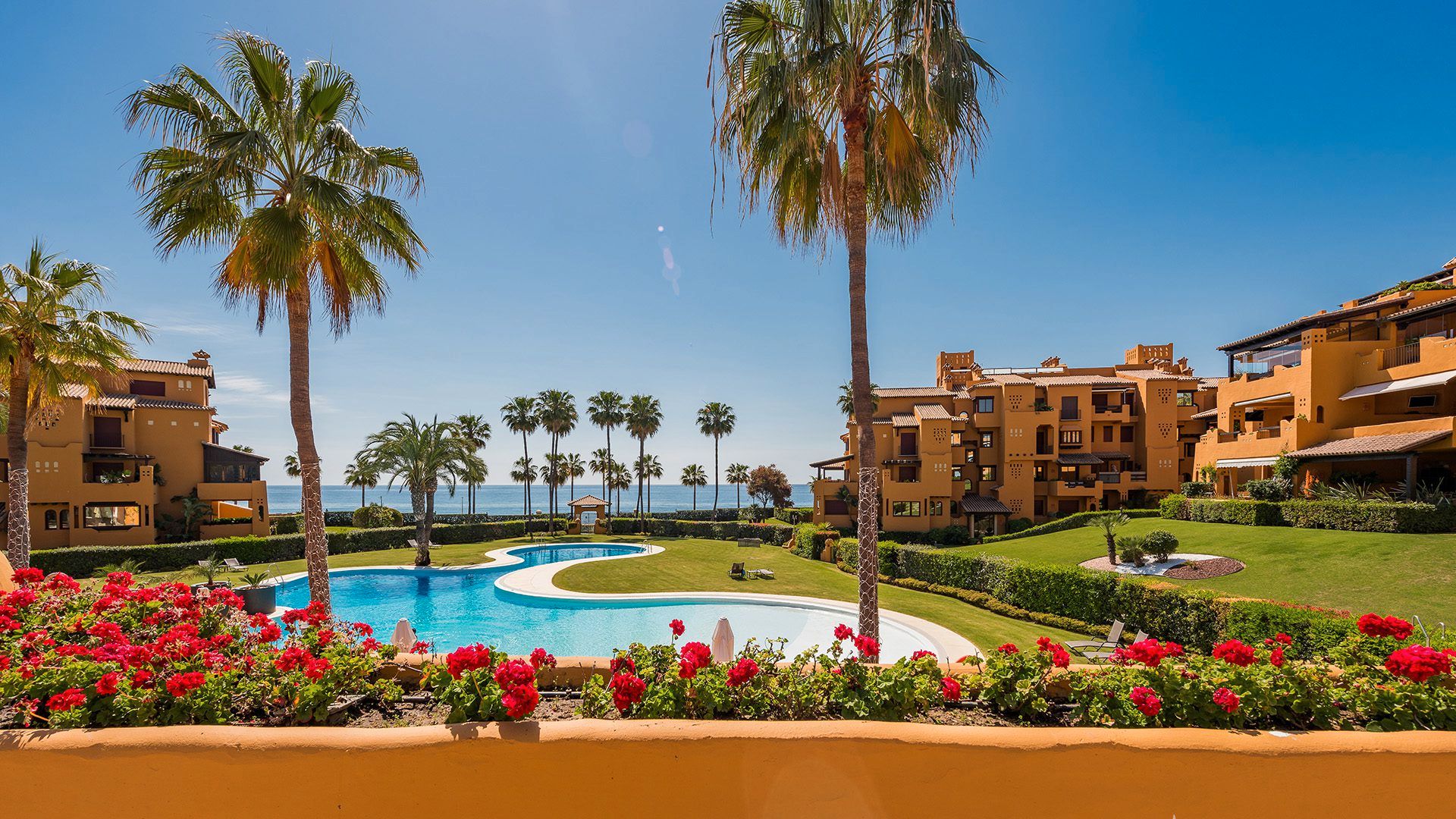 Garden of Planta baja for sale in Estepona  with Air Conditioner, Private garden and Parquet flooring