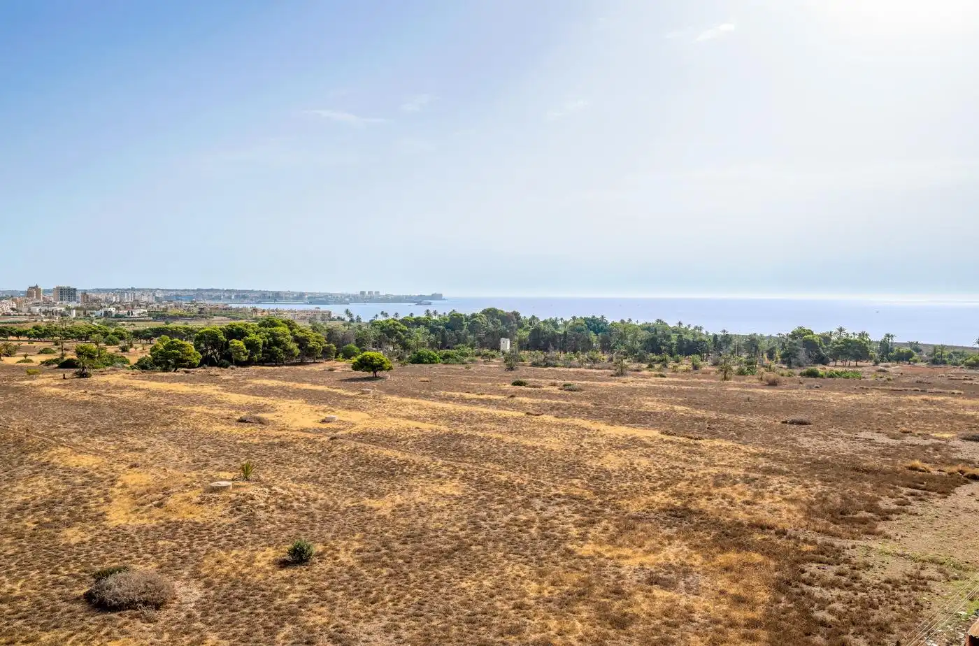 Piso en venta en Torrevieja con Terraza, Piscina y Piscina comunitaria