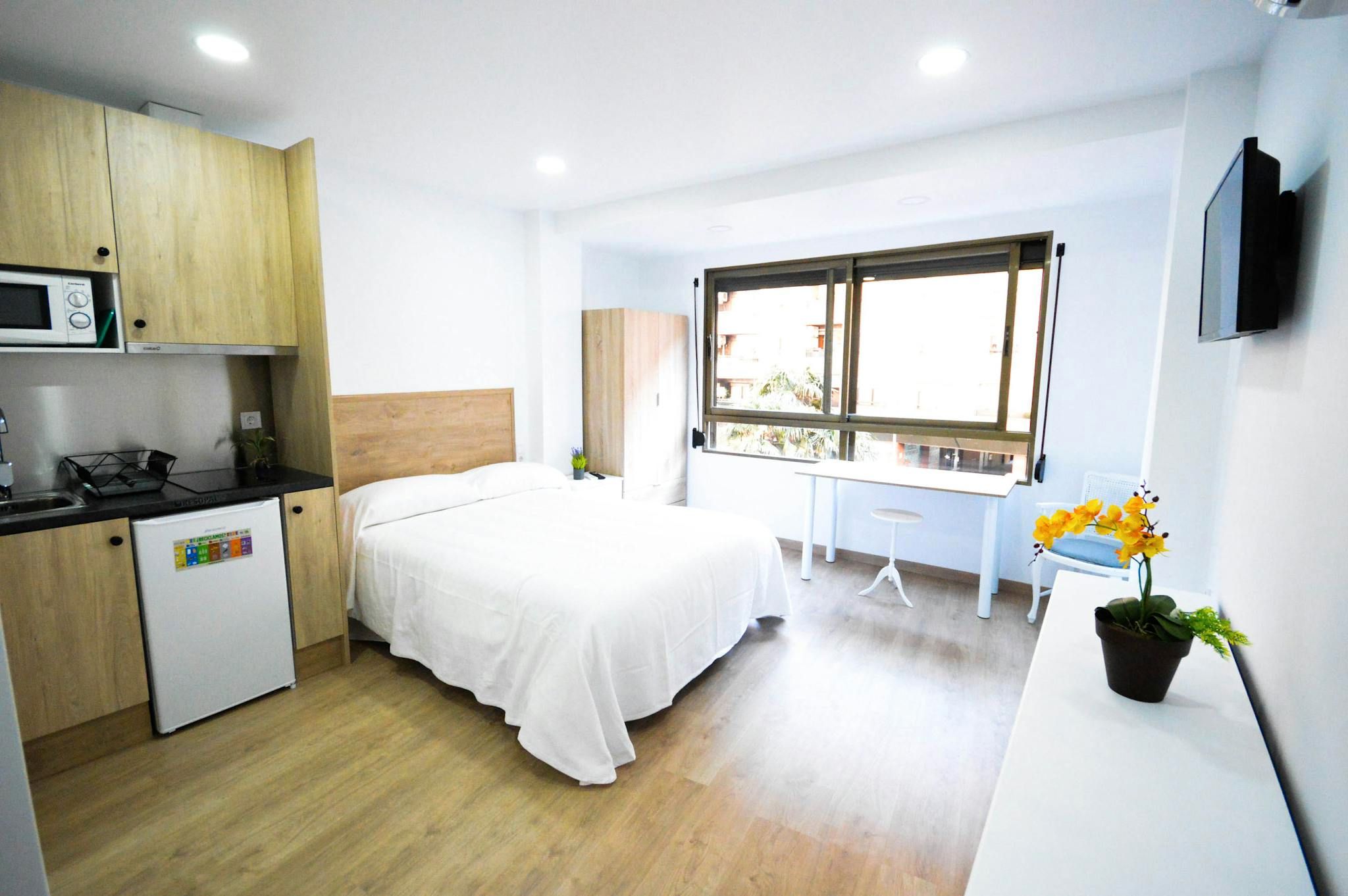 Bedroom of Flat to rent in  Valencia Capital  with Air Conditioner, Washing machine and TV