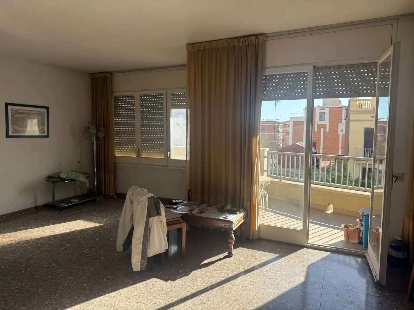Habitación de Piso en venta en L'Hospitalet de Llobregat con Calefacción, Terraza y Alarma