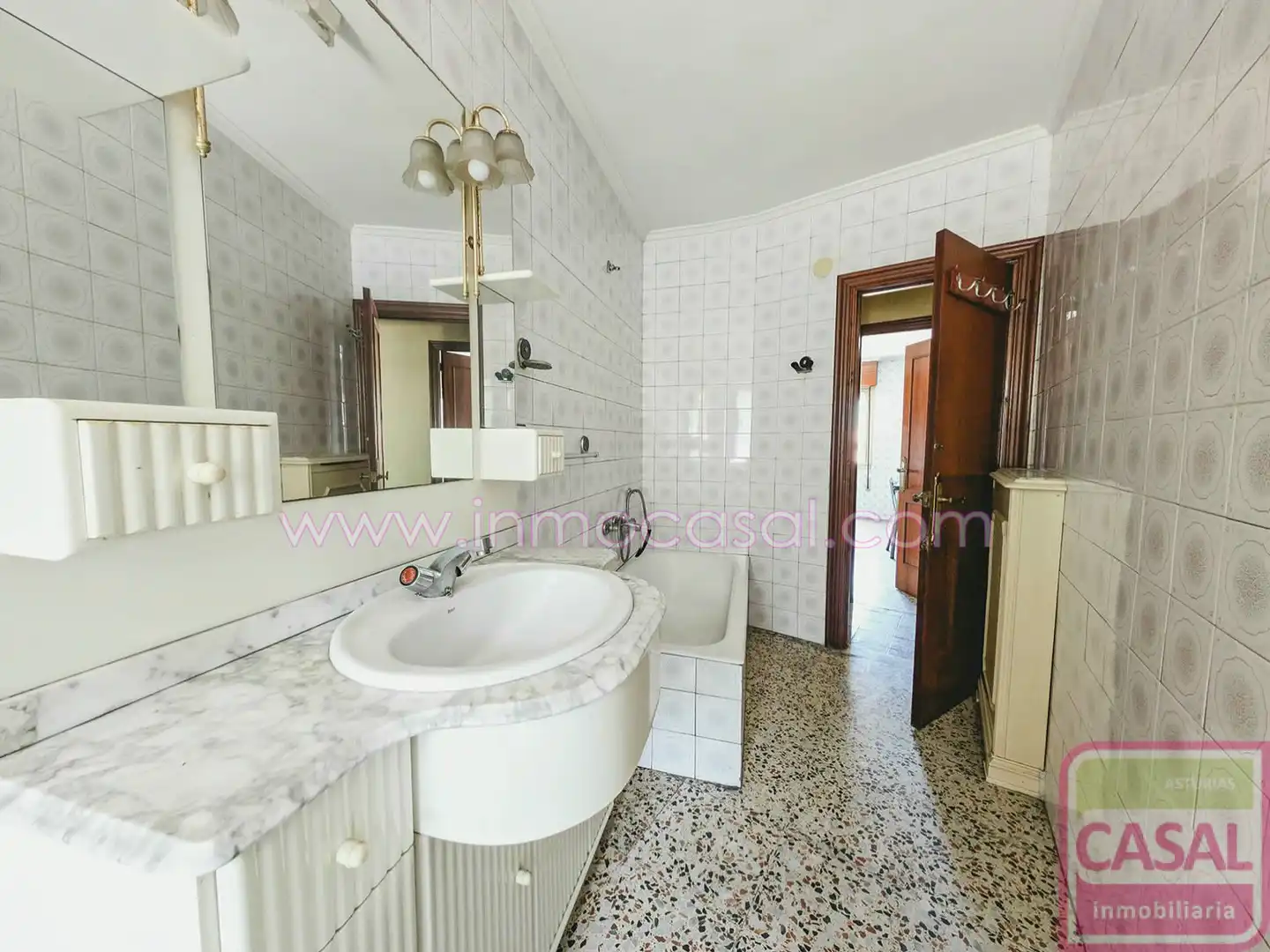 Bathroom of Flat for sale in San Martín del Rey Aurelio  with Heating and Terrace