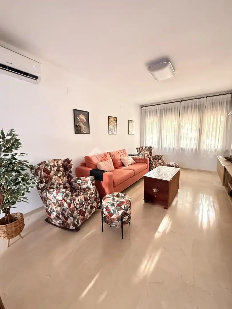 Wohnzimmer von Einfamilien-Reihenhaus zum Verkauf in Alcalá de Guadaira mit Klimaanlage und Terrasse