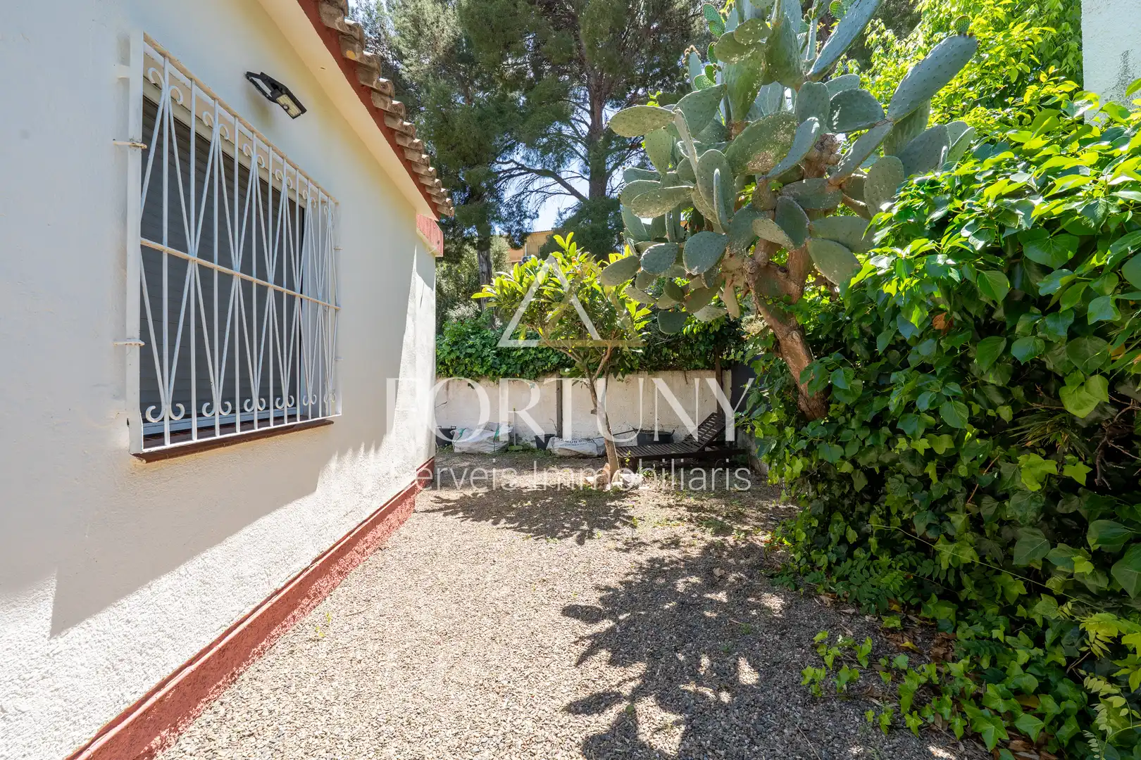 Jardí de Casa o xalet en venda en Mont-roig del Camp amb Aire condicionat, Traster i Piscina