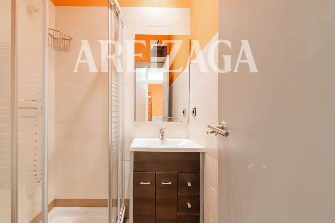 Bathroom of Office for rent in Donostia - San Sebastián   with Heating