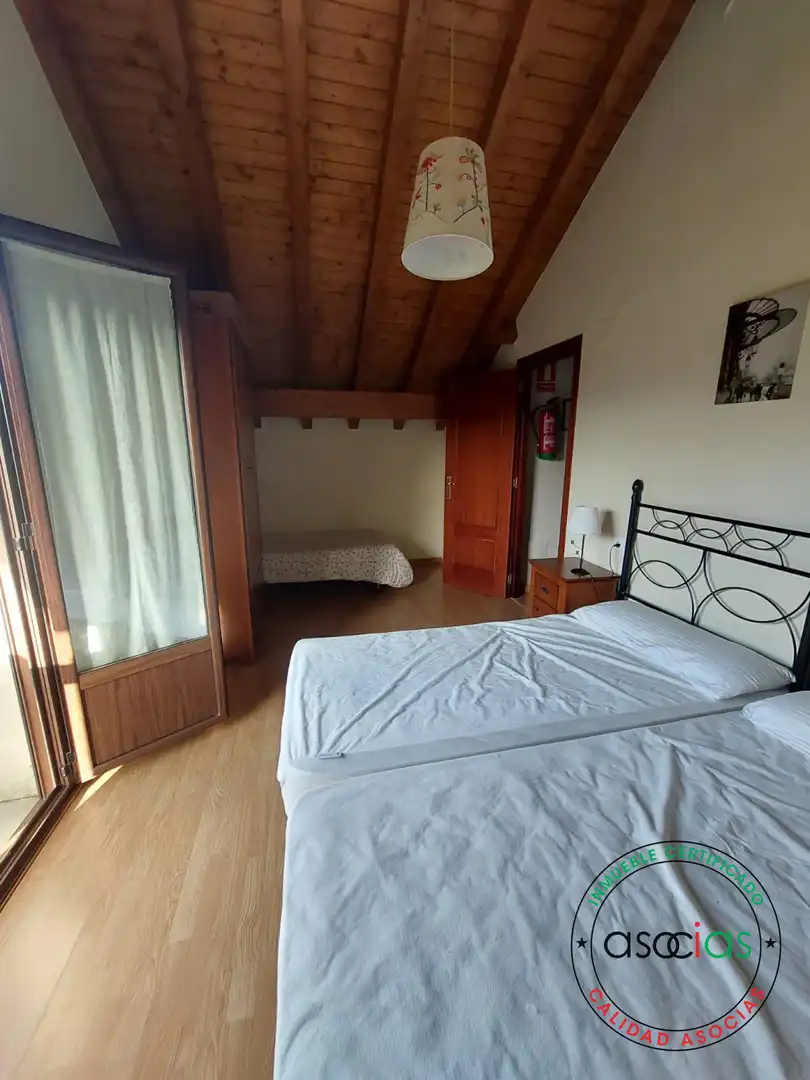 Dormitori de Casa o xalet en venda en Parres amb Calefacció, Jardí privat i Terrassa