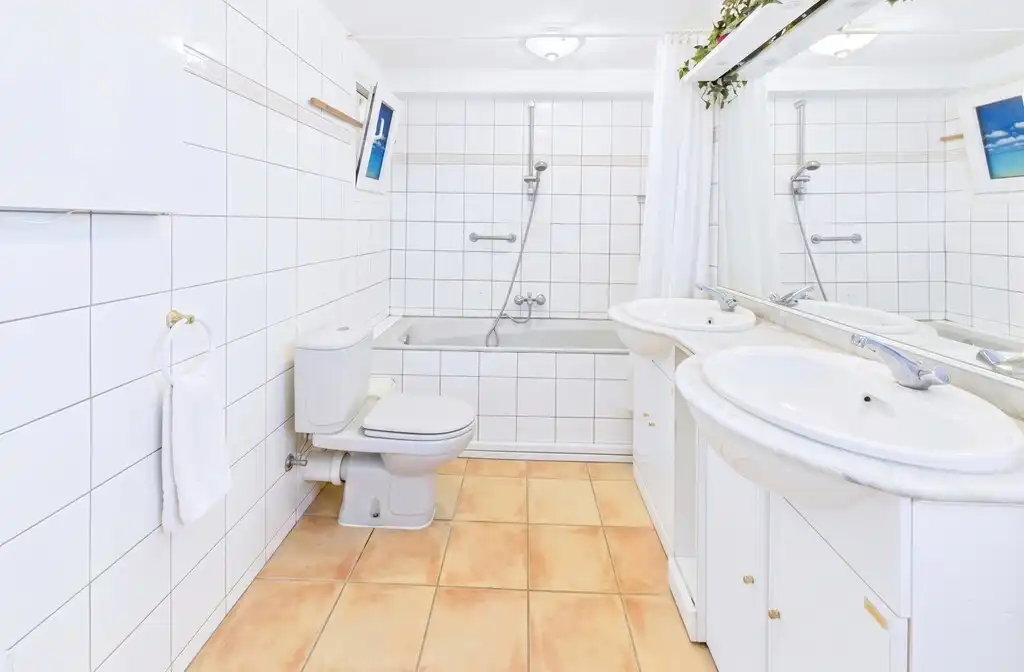 Bathroom of Attic for sale in Calvià  with Air Conditioner, Terrace and Furnished