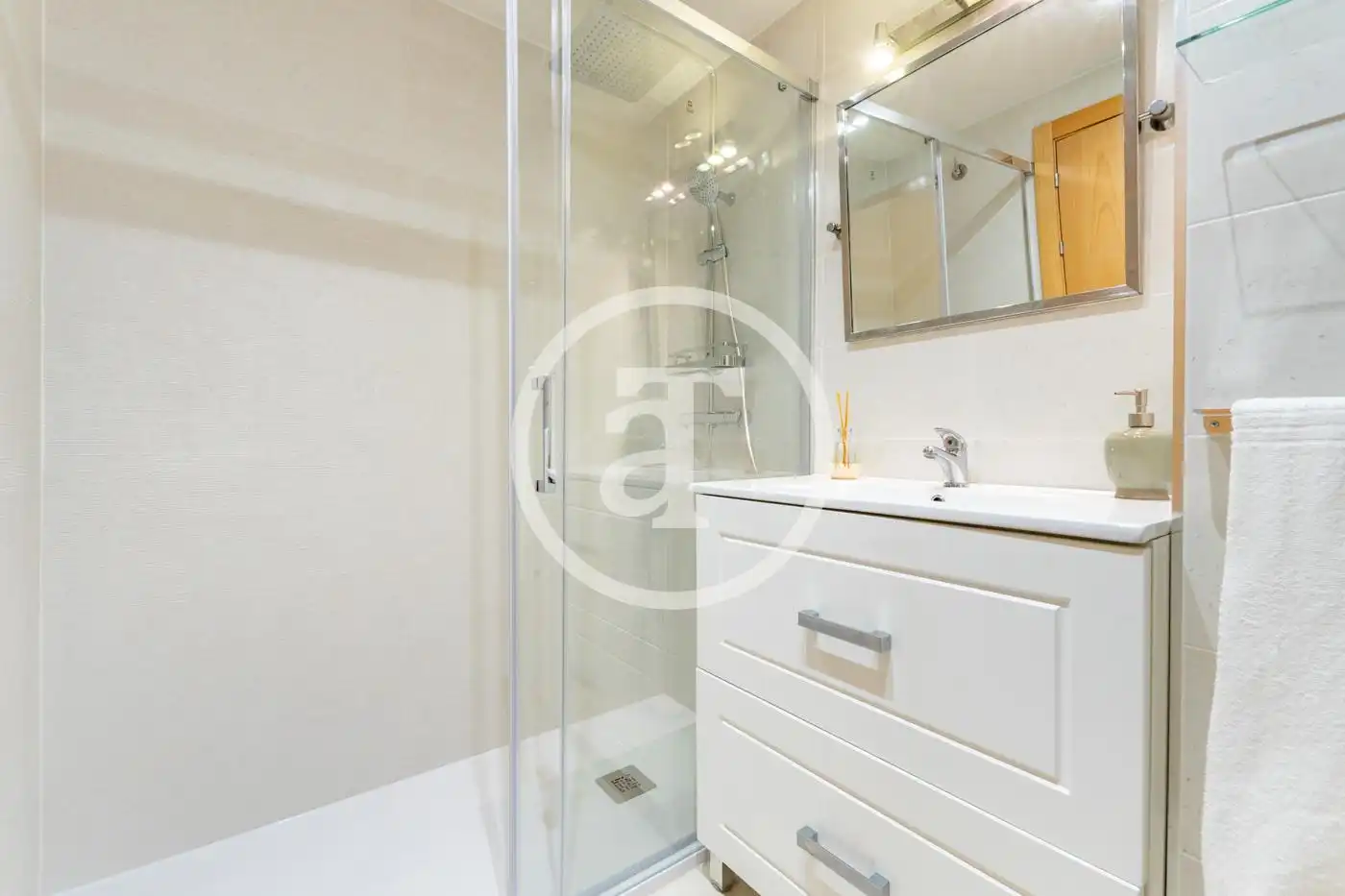 Baño de Piso de alquiler en Madrid con Aire acondicionado, Calefacción y Amueblado