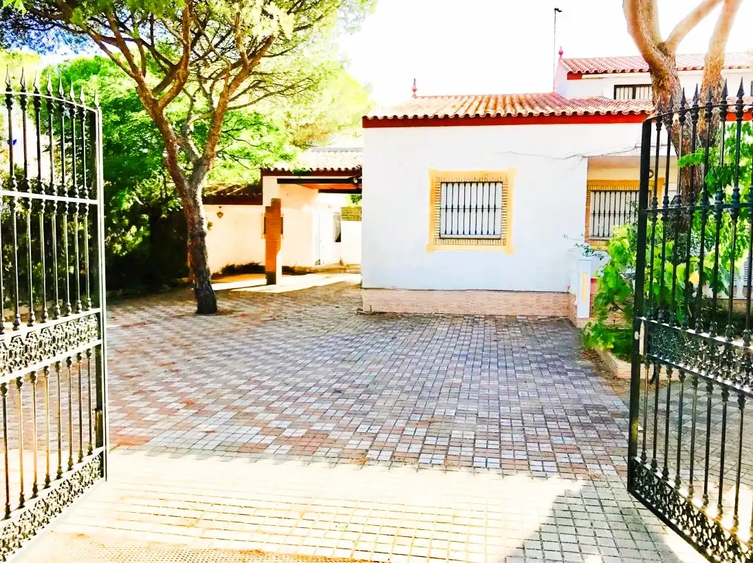 Chalet con terraza en venta en Punta Umbría, imagen 2