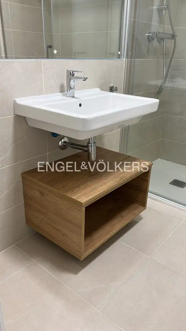 Bany de Pis de lloguer en Sevilla amb Aire condicionat, Calefacció i Jardí privat